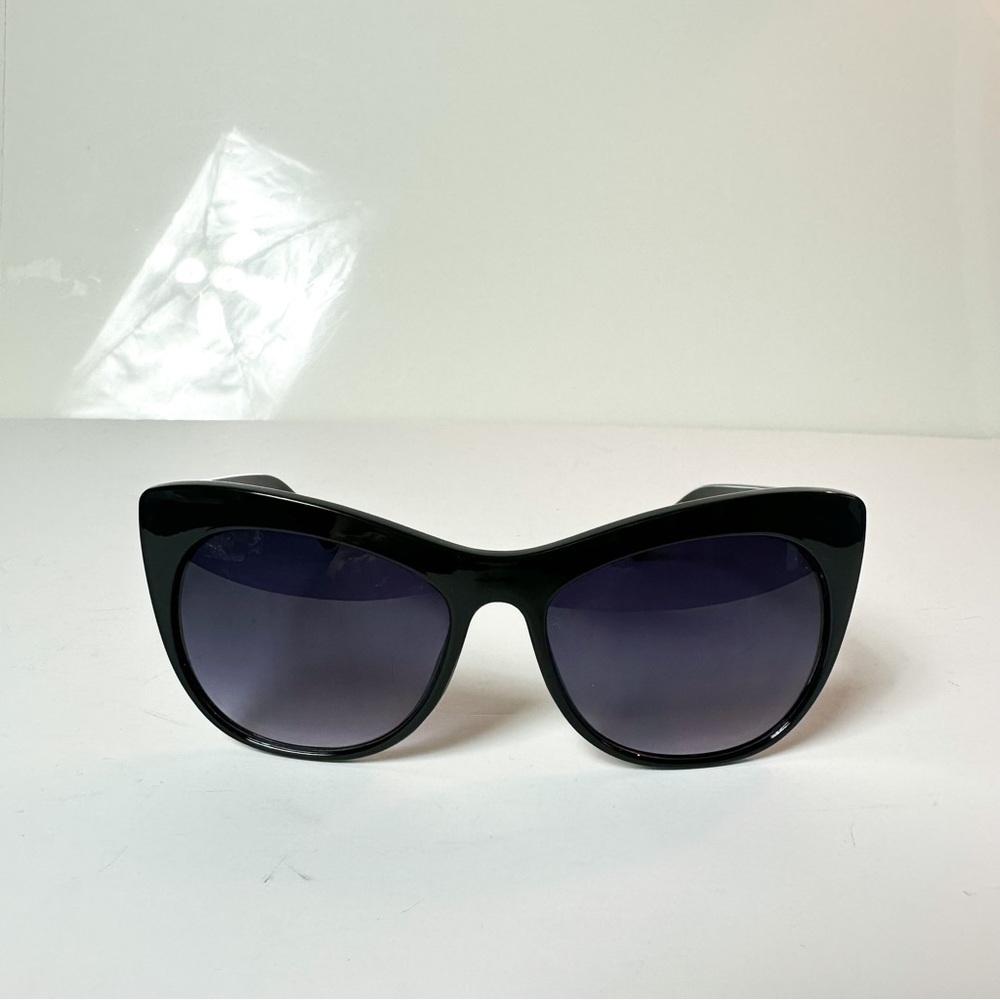 Forever 21 cat eye oversized sunglasses black beach vacation sun protection UV